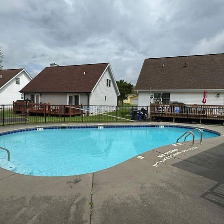 Villa 1 Mile To Pkwy, Pets, Hot Tub, Creekside, Porch à Pigeon Forge Extérieur photo