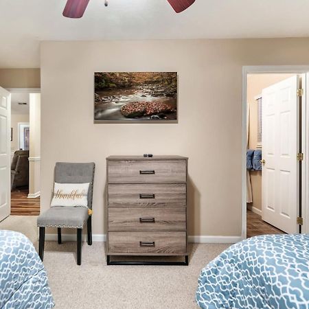 Villa 1 Mile To Pkwy, Pets, Hot Tub, Creekside, Porch à Pigeon Forge Extérieur photo