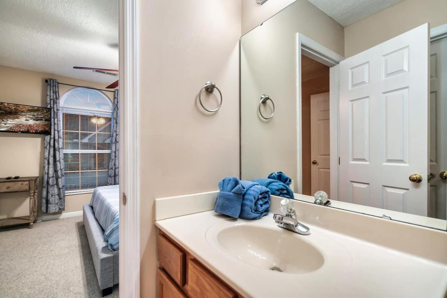 Villa 1 Mile To Pkwy, Pets, Hot Tub, Creekside, Porch à Pigeon Forge Extérieur photo