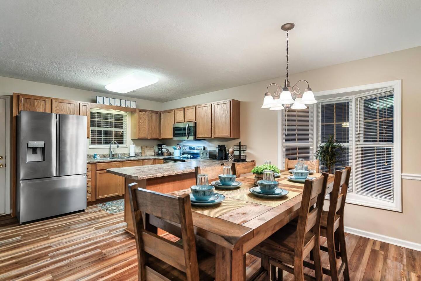 Villa 1 Mile To Pkwy, Pets, Hot Tub, Creekside, Porch à Pigeon Forge Extérieur photo