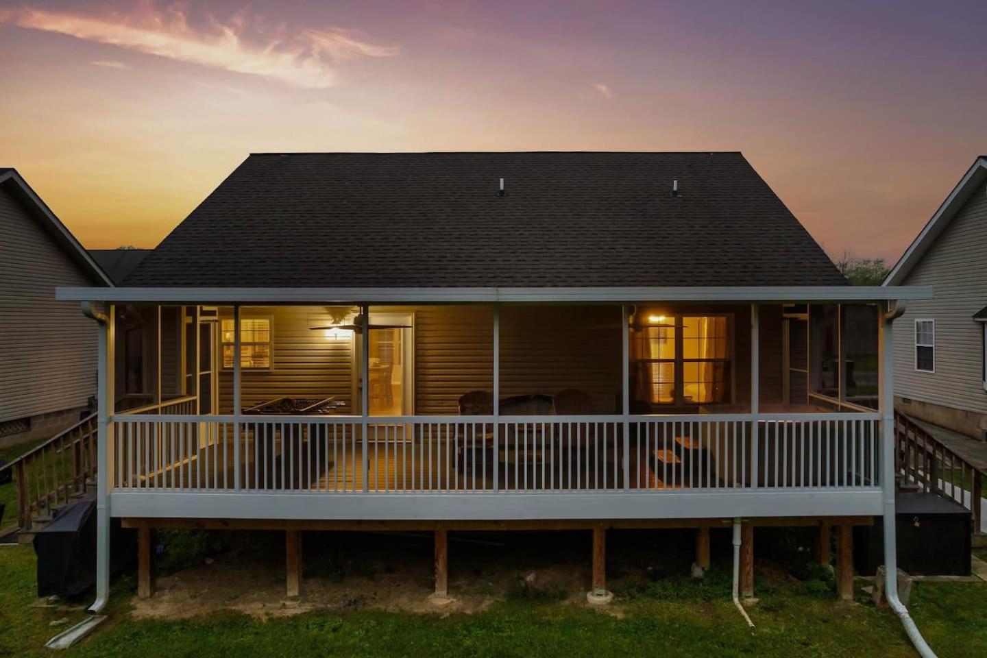 Villa 1 Mile To Pkwy, Pets, Hot Tub, Creekside, Porch à Pigeon Forge Extérieur photo