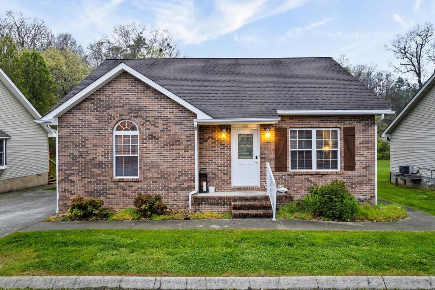 Villa 1 Mile To Pkwy, Pets, Hot Tub, Creekside, Porch à Pigeon Forge Extérieur photo