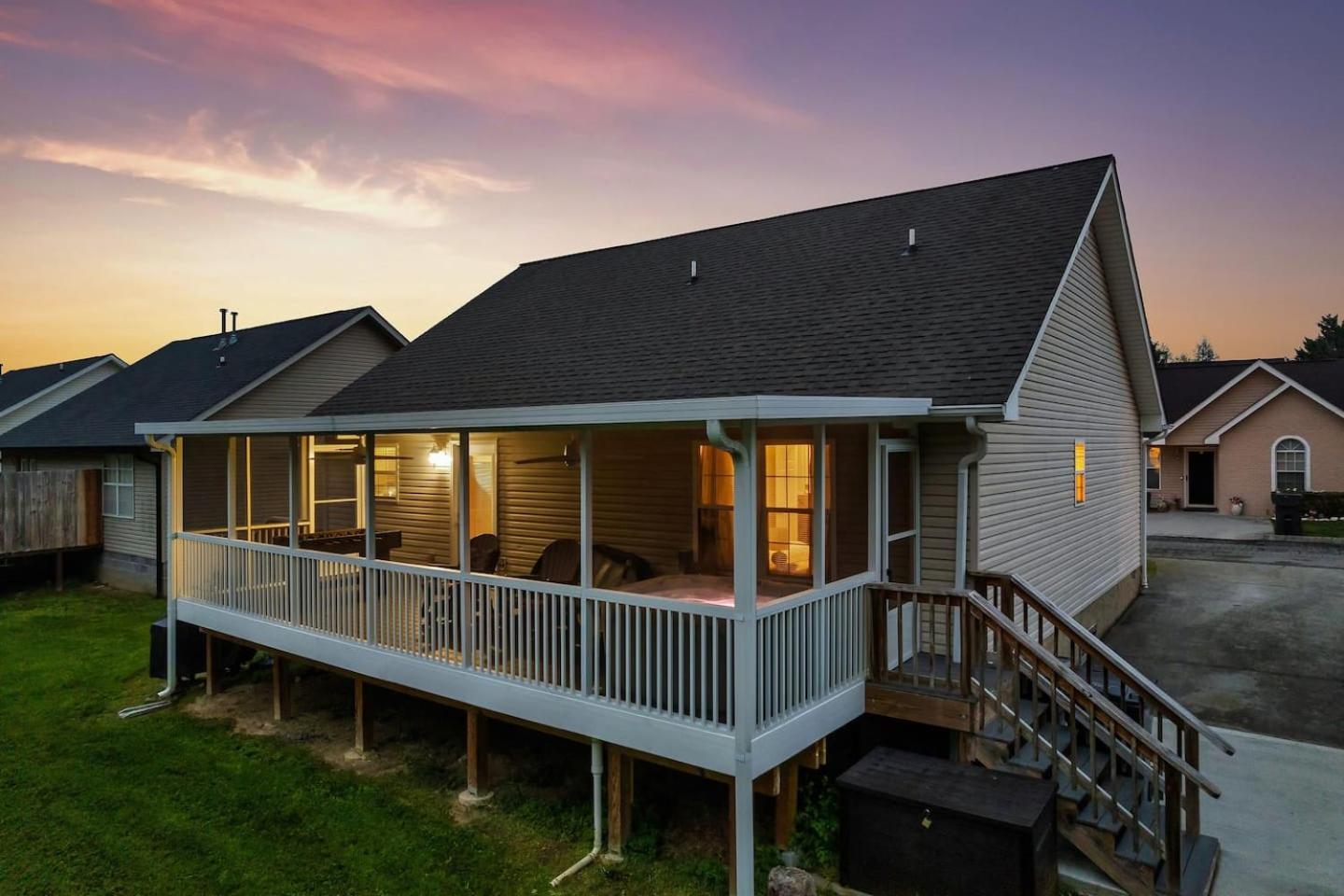 Villa 1 Mile To Pkwy, Pets, Hot Tub, Creekside, Porch à Pigeon Forge Extérieur photo