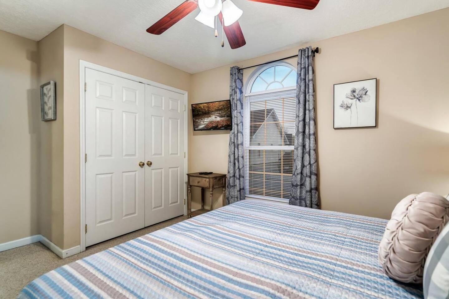 Villa 1 Mile To Pkwy, Pets, Hot Tub, Creekside, Porch à Pigeon Forge Extérieur photo