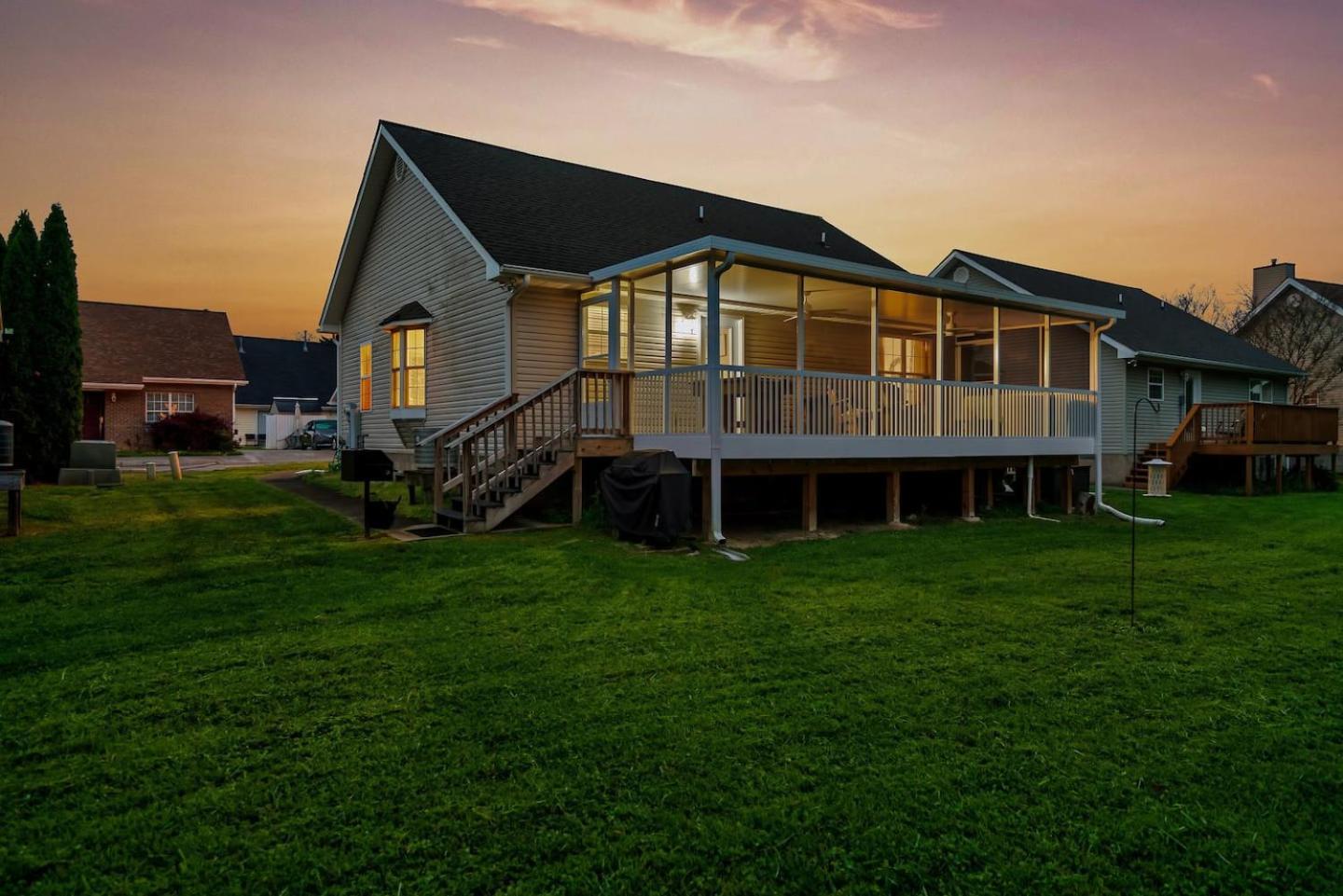 Villa 1 Mile To Pkwy, Pets, Hot Tub, Creekside, Porch à Pigeon Forge Extérieur photo