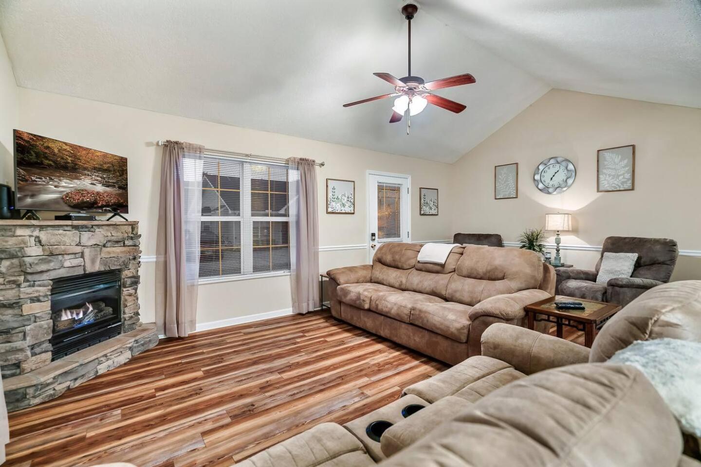 Villa 1 Mile To Pkwy, Pets, Hot Tub, Creekside, Porch à Pigeon Forge Extérieur photo