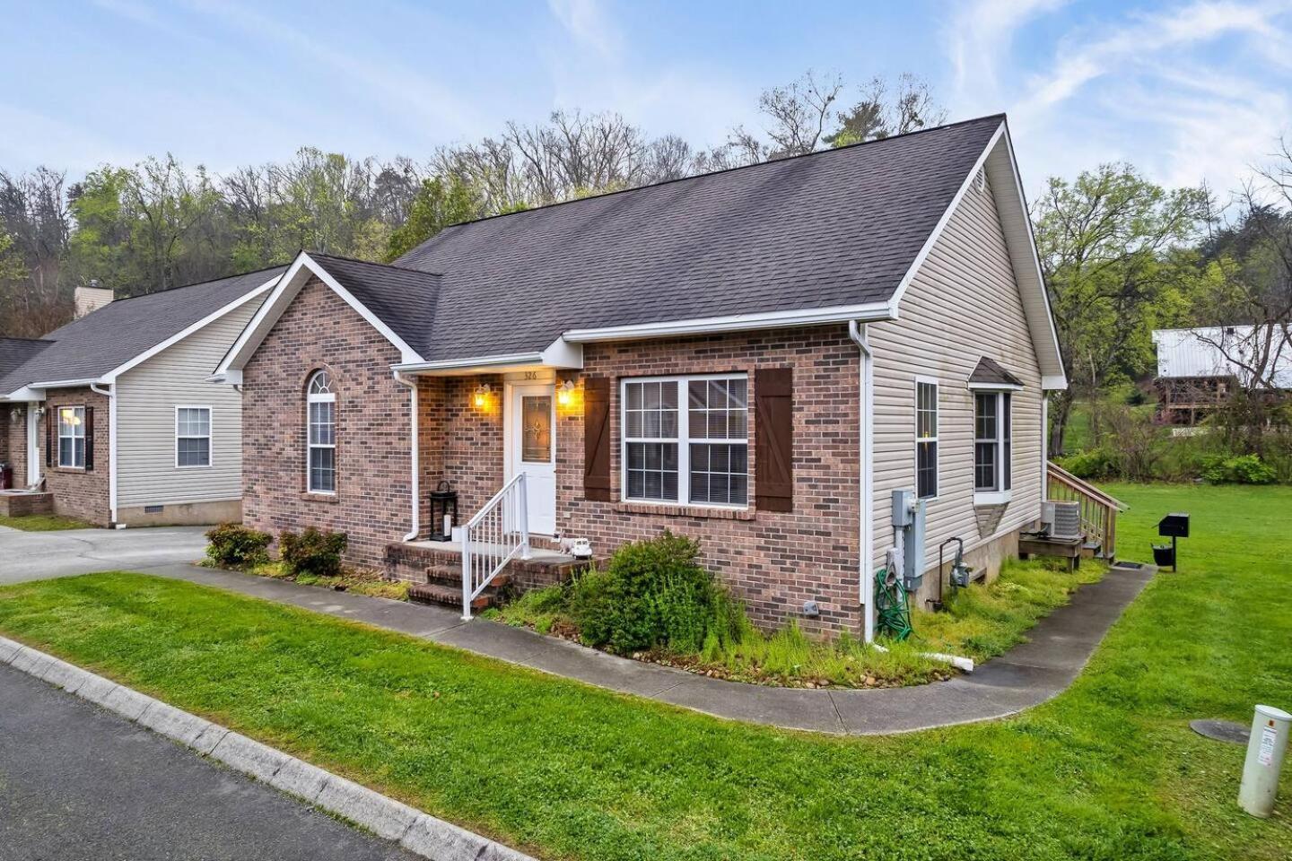 Villa 1 Mile To Pkwy, Pets, Hot Tub, Creekside, Porch à Pigeon Forge Extérieur photo